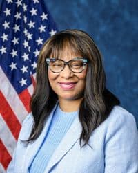 Official portrait of Janelle S. Bynum